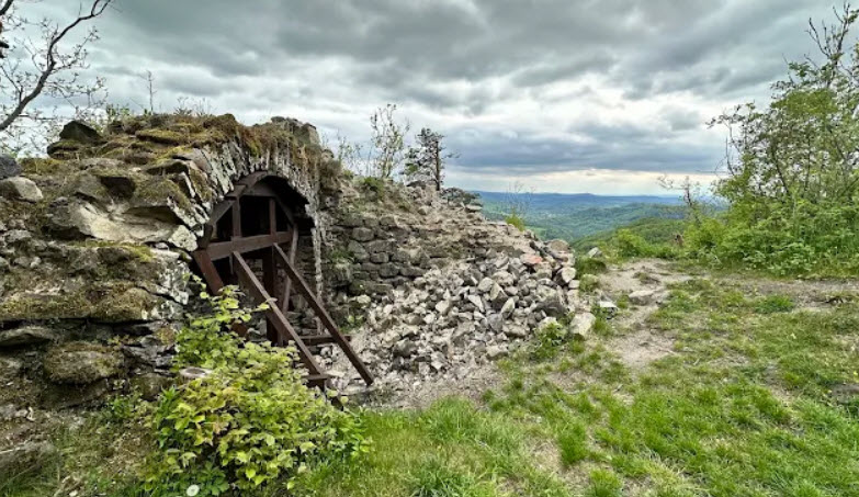 Zřícenina Hradu Himlštejn, Czech Republic (Czechia)